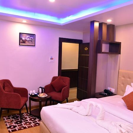 Marinha Airport Hotel Катманду Экстерьер фото