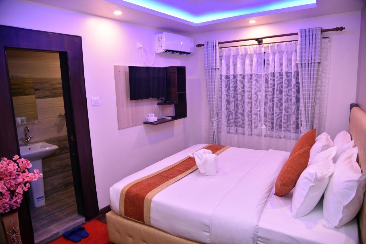 Marinha Airport Hotel Катманду Экстерьер фото