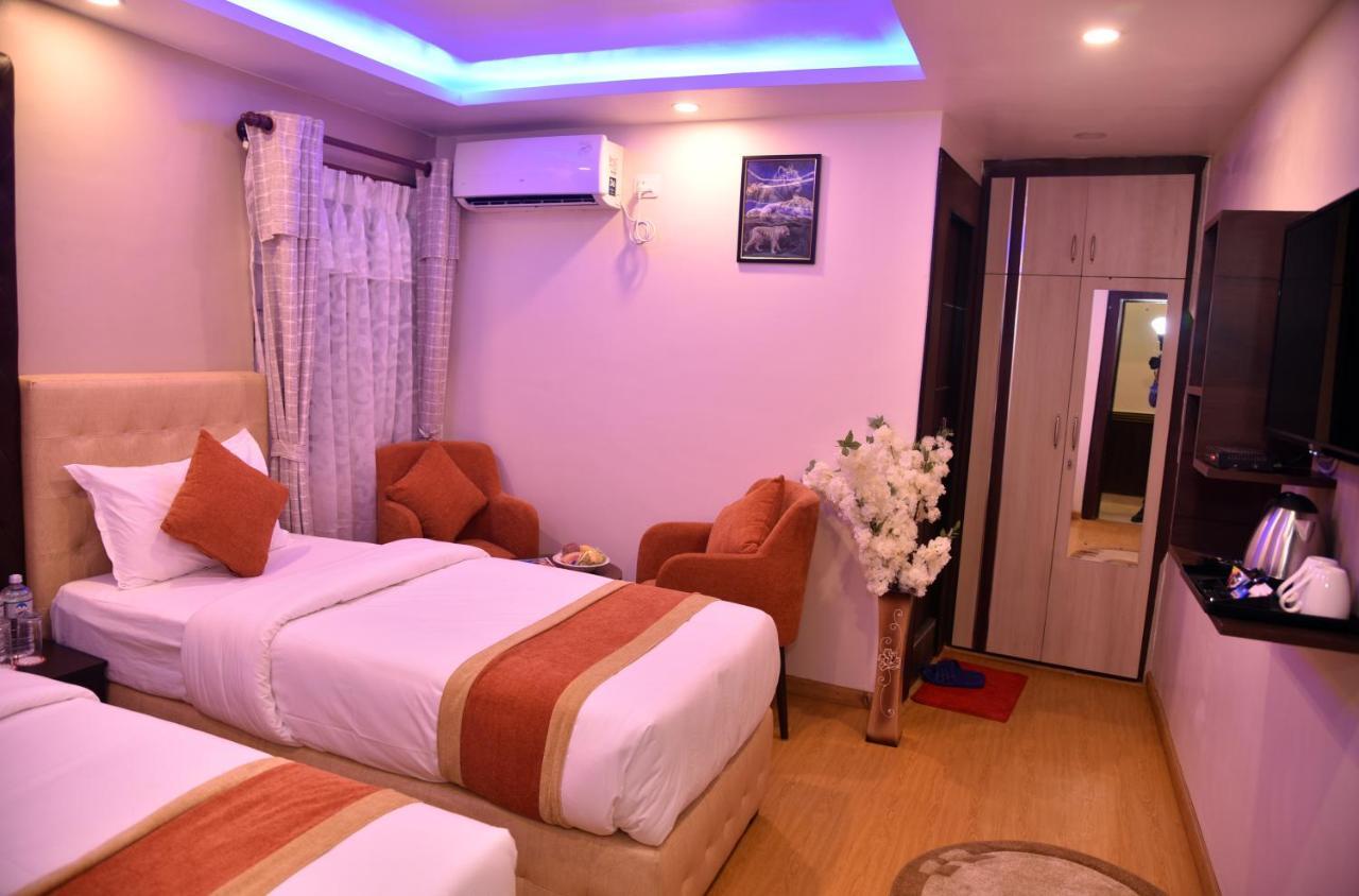 Marinha Airport Hotel Катманду Экстерьер фото